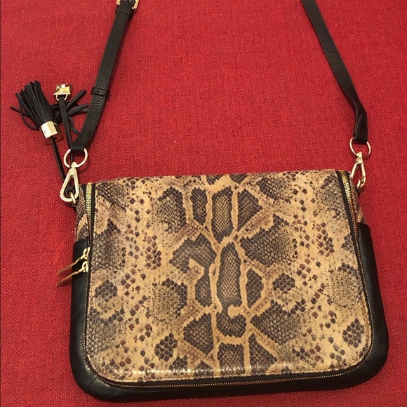 G.I.L.I. Python Crossbody w/Halo RFID Protection - Picture 3 of 8